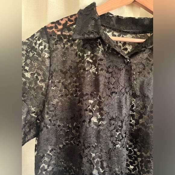 Boxy Lace Collared Button Up - Picture 4 of 4